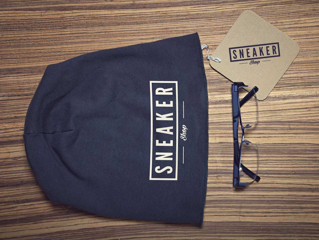 Free Beanie And Product Tag PSD Mockup